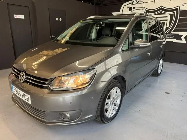 VOLKSWAGEN Touran Advance