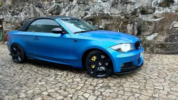 BMW 118 2009 .