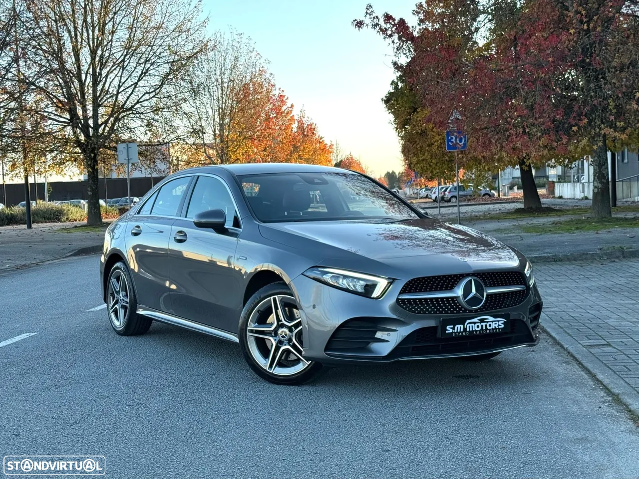 Mercedes-Benz A 250 Limousine e 8G-DCT AMG Line