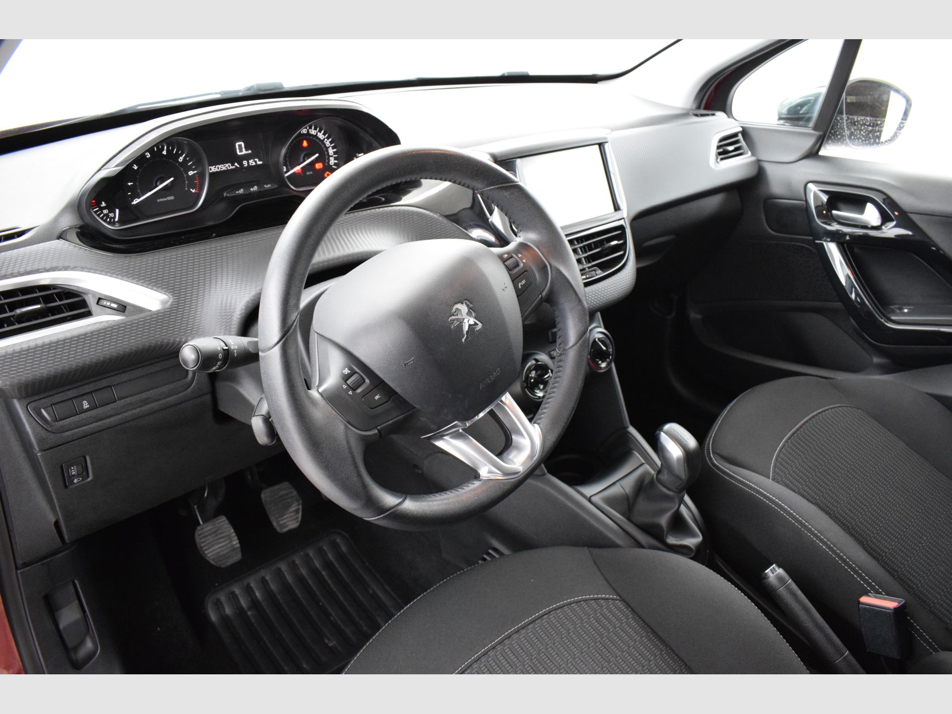 Peugeot 208 5P STYLE 1.2L PureTech 60KW (82CV)
