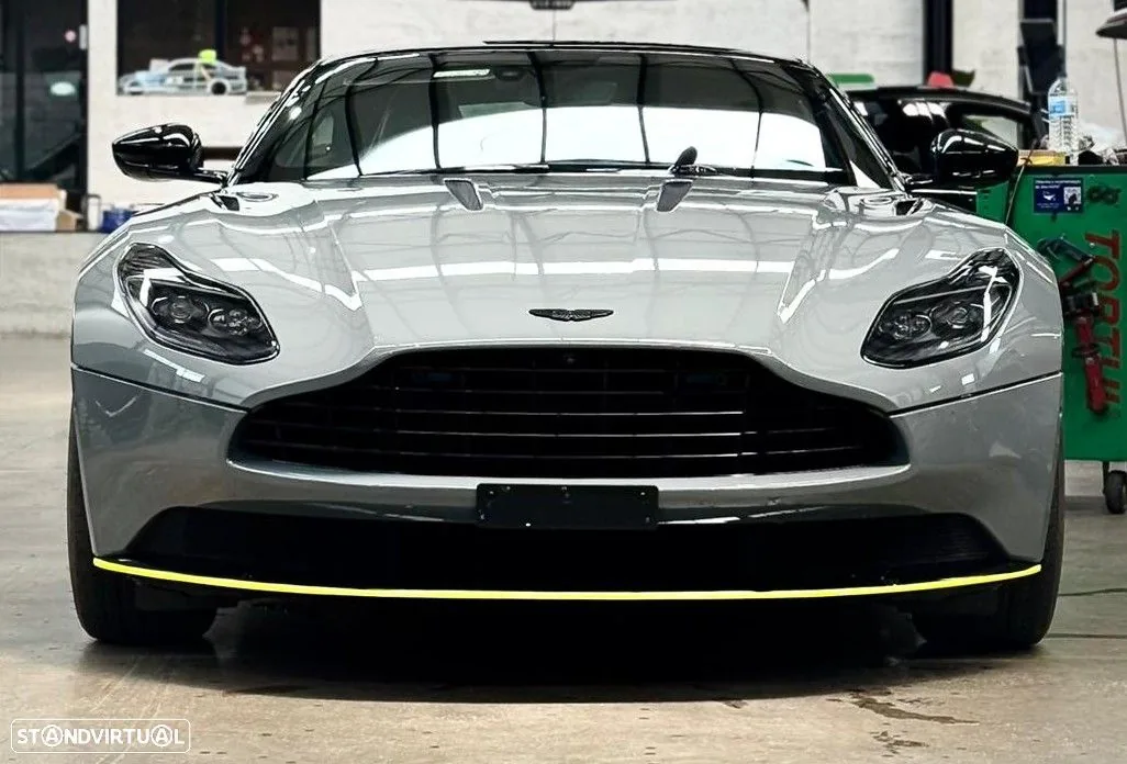 Aston Martin DB11 Coupé V12 AMR